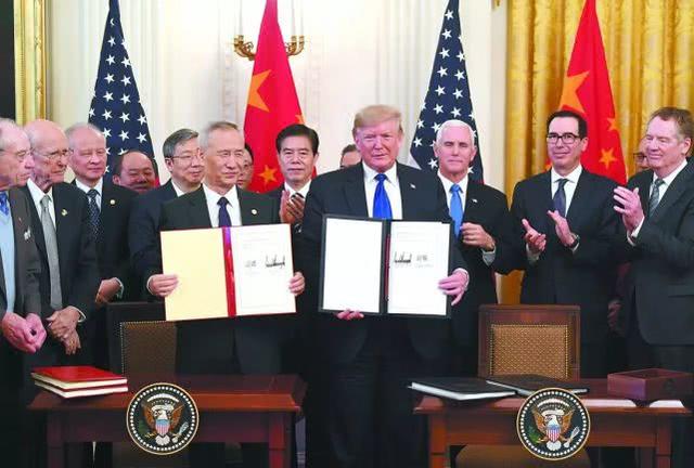 美国总统特朗普和中国副总理刘鹤共同签署了中美第一阶段经贸协议.jpeg 美国总统特朗普和中国副总理刘鹤共同签署了中美第一阶段经贸协议.jpeg